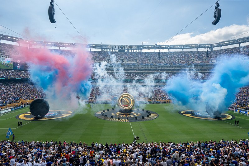 'You'll see' - Rosenior hints at Chelsea transfer shift but wants to 'win now'