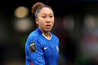 Chelsea ace James signs new deal