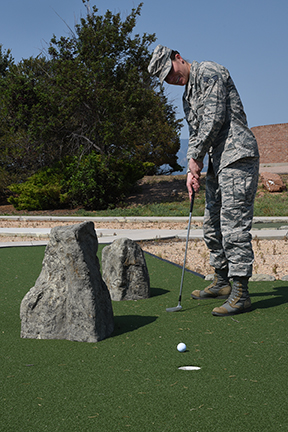 Scheffler rebounds with bogey-free 5-under
