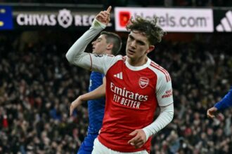 Dowman, 16, makes Premier League history, gives Arsenal 10-point lead