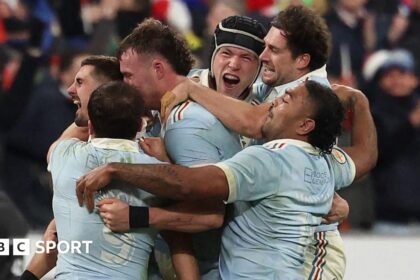 France take title with last-gasp win over England in 94-point thriller