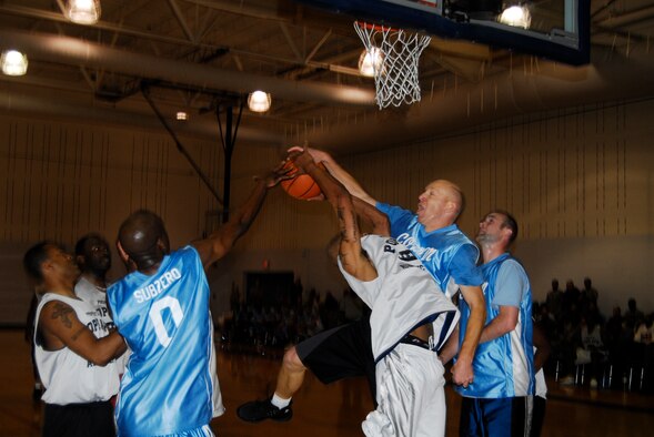 Åberg extend lead at The Players after Young's chaotic finish