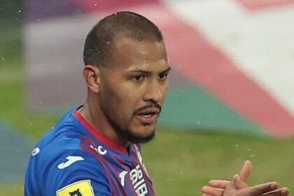 Venezuela KO's defending champ Japan from WBC