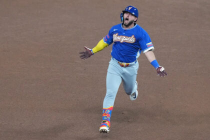 Abreu’s 3-run blast sends Venezuela to its first WBC semifinal in 17 years