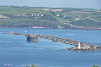 WSL round-up: Man City stutter as Arsenal win and Liverpool pile pressure on Leicester