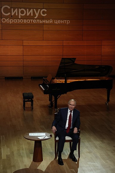 Boilermakers trip No. 3 Michigan, reign in Big Ten