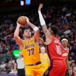 Lakers surge late and defeat Rockets for their sixth consecutive win