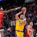 Doncic leads Lakers to a 100-92 victory over the Rockets for their sixth straight victory