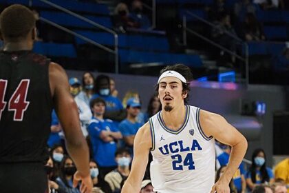 Flyers strive to stay comfortable on road in clash vs. Kings