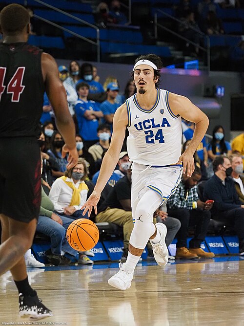 Flyers strive to stay comfortable on road in clash vs. Kings