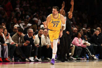 Watch Luka Doncic drop 60 on Miami Heat as Lakers win eighth in a row