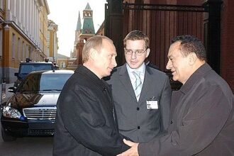 Wolff wary of 'politics' towards 'extremely strong' Mercedes