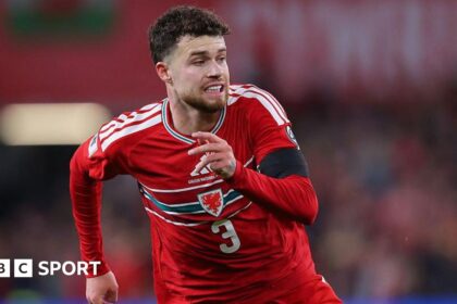 Williams aims to step out of shadows of Welsh icons