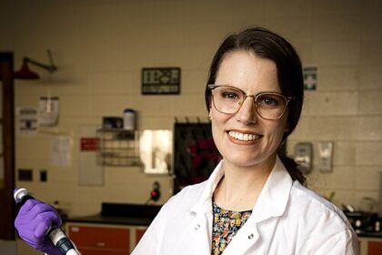 Arkansas' Acuff lands historic Reebok shoe deal