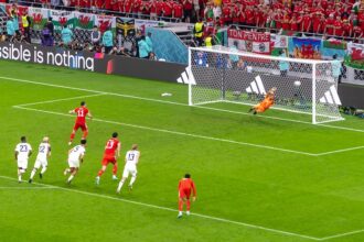 Shiffrin wins record-tying 6th World Cup title