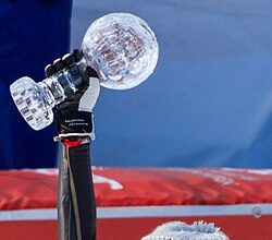 Mikaela Shiffrin wins record-tying 6th WC skiing title