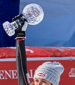 Mikaela Shiffrin wins record-tying 6th WC skiing title