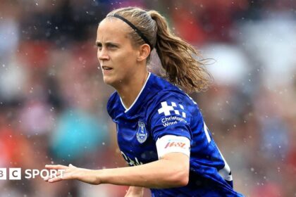 'Like being stabbed in stomach' - Everton's Snoeijs on endometriosis