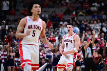 No. 1 Arizona dominates No. 4 Arkansas to advance to Elite Eight for the first time since 2015