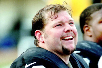 Barret Robbins, Former Oakland Raiders Star Who Went Missing Before Super Bowl, Dies at 52