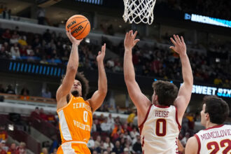 Tennessee basketball vs Michigan March Madness Elite Eight ticket prices, how to buy