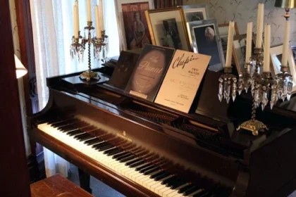 Six-try Huddersfield stun Wigan to end perfect Super League start