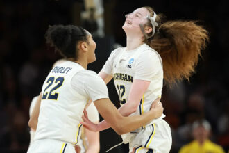Michigan Women’s Basketball beats Louisville, advances to Elite Eight