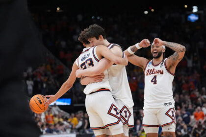 Illinois finally pulls away from Iowa late to reach first Final Four since 2005, end Hawkeyes' NCAA