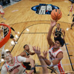 Arizona cuts down nets, reaches Final Four for first time since 2001