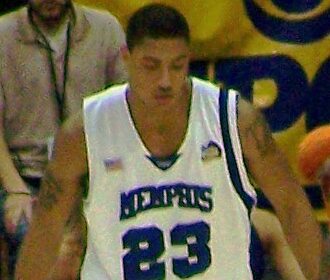 No. 1 Michigan steamrolls Tennessee in Midwest final to make Final Four