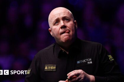 Higgins holds off Williams fightback at Tour Championship