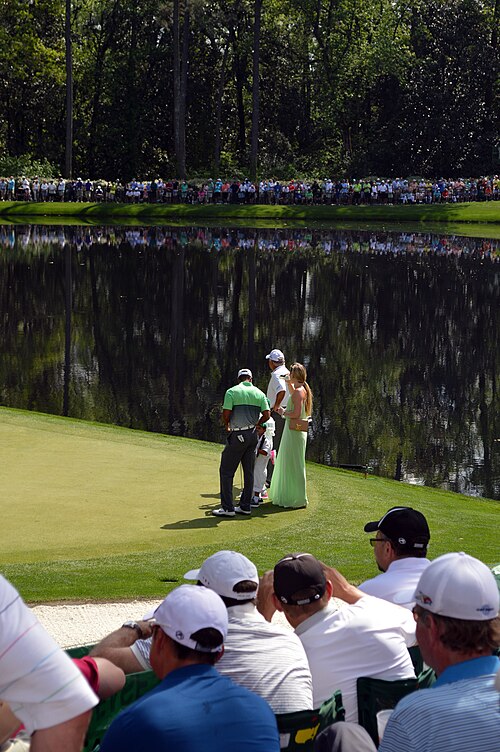 Tiger Woods steps away from golf after DUI accident controversy, to seek help