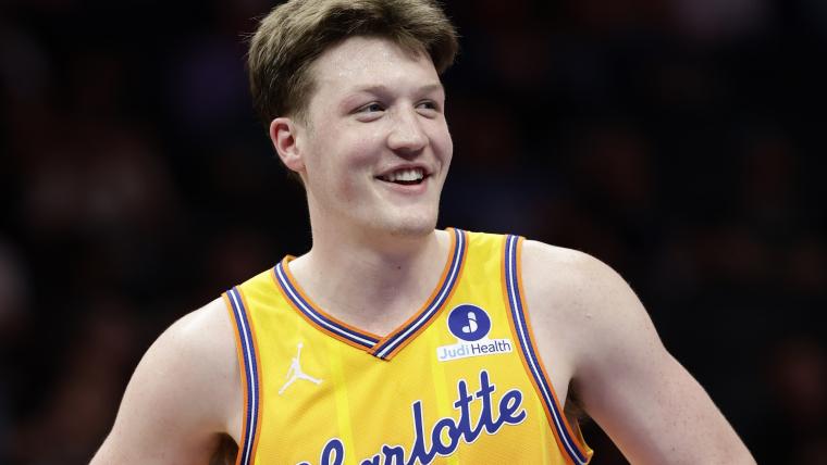 Charles Lee celebrates Kon Knueppel breaking the franchise record for made three-pointers