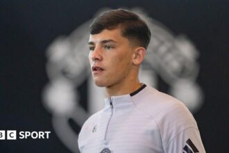 Man Utd's Lacey, 18, knocking at first-team door