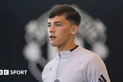 Man Utd's Lacey, 18, knocking at first-team door