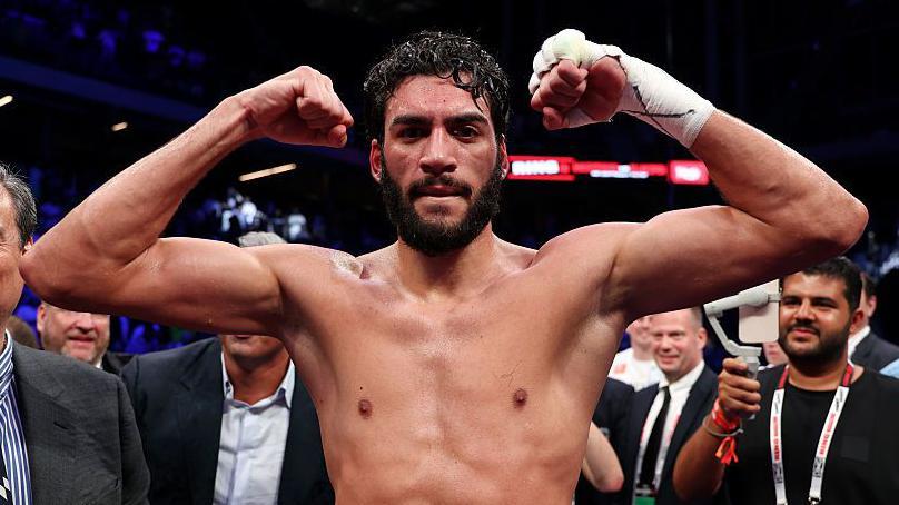 Sheeraz to fight for world title on Usyk undercard