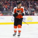 Flyers inch near playoff position with dominant win over Islanders