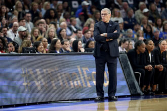 Geno Auriemma embarrasses self, UConn with Dawn Staley tiff | Opinion