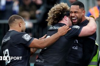 Bath hold off brave Saracens to reach last eight