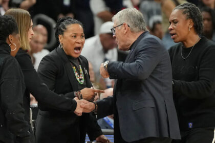 Geno Auriemma apologizes after tense endgame exchange with Dawn Staley in UConn loss