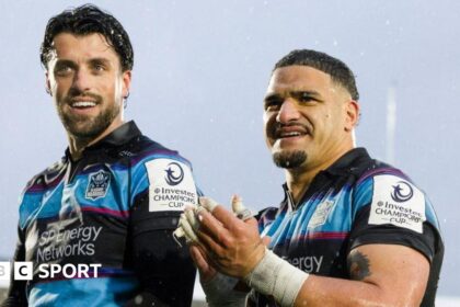 Glasgow battle past Bulls to reach quarter-finals