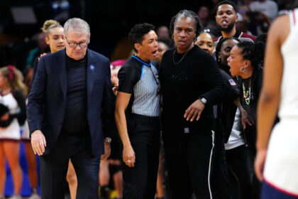 Geno Auriemma apologizes for heated Final Four moment with Dawn Staley