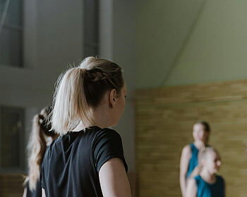 Battered Lakers could be without Reaves vs. Mavs