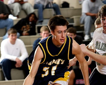 Sources: Lakers' Reaves (oblique) out 4-6 weeks