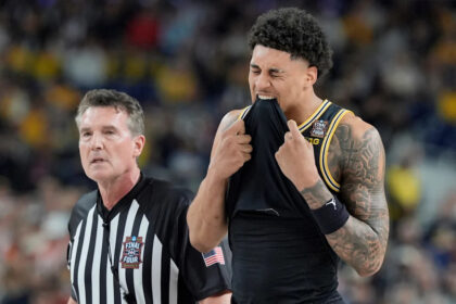 Yaxel Lendeborg injury update in Michigan vs Arizona at Final Four