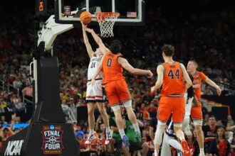 UConn muscles through Illini, set for title shot at Final Four