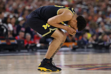 Yaxel Lendeborg, Michigan star, leaves game vs. Arizona with injury
