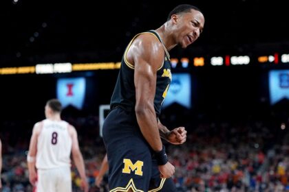 Michigan routs Arizona to advance to men's national championship, will take on UConn
