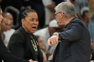 South Carolina's Dawn Staley gives blunt response to Geno Auriemma confrontation