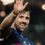 Wakefield beat Castleford to keep pace with leaders